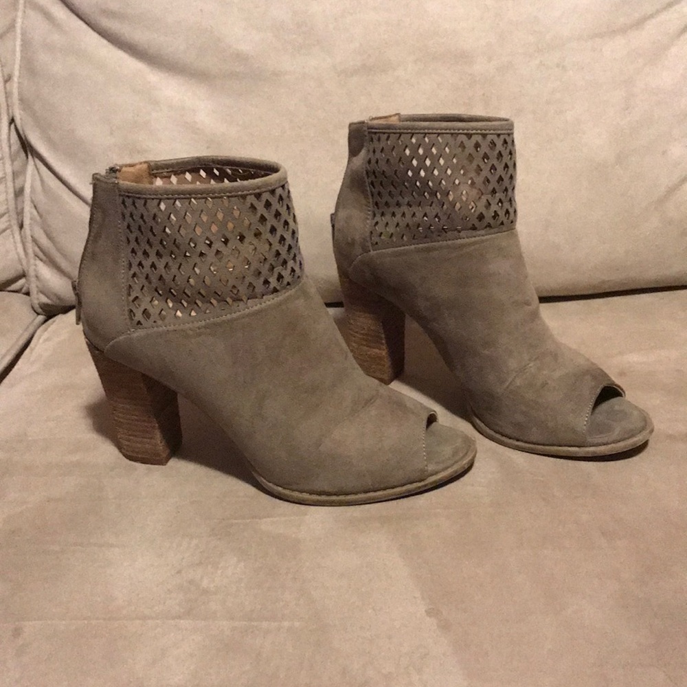 Report Ankle boots